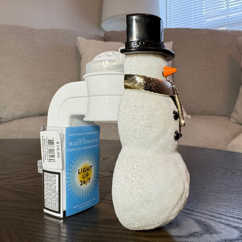 SNOWMAN Nightlight Plug - Picture 3 of 5